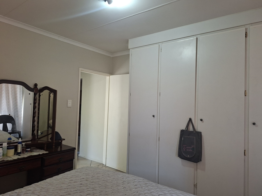 2 Bedroom Property for Sale in Safari Gardens North West
